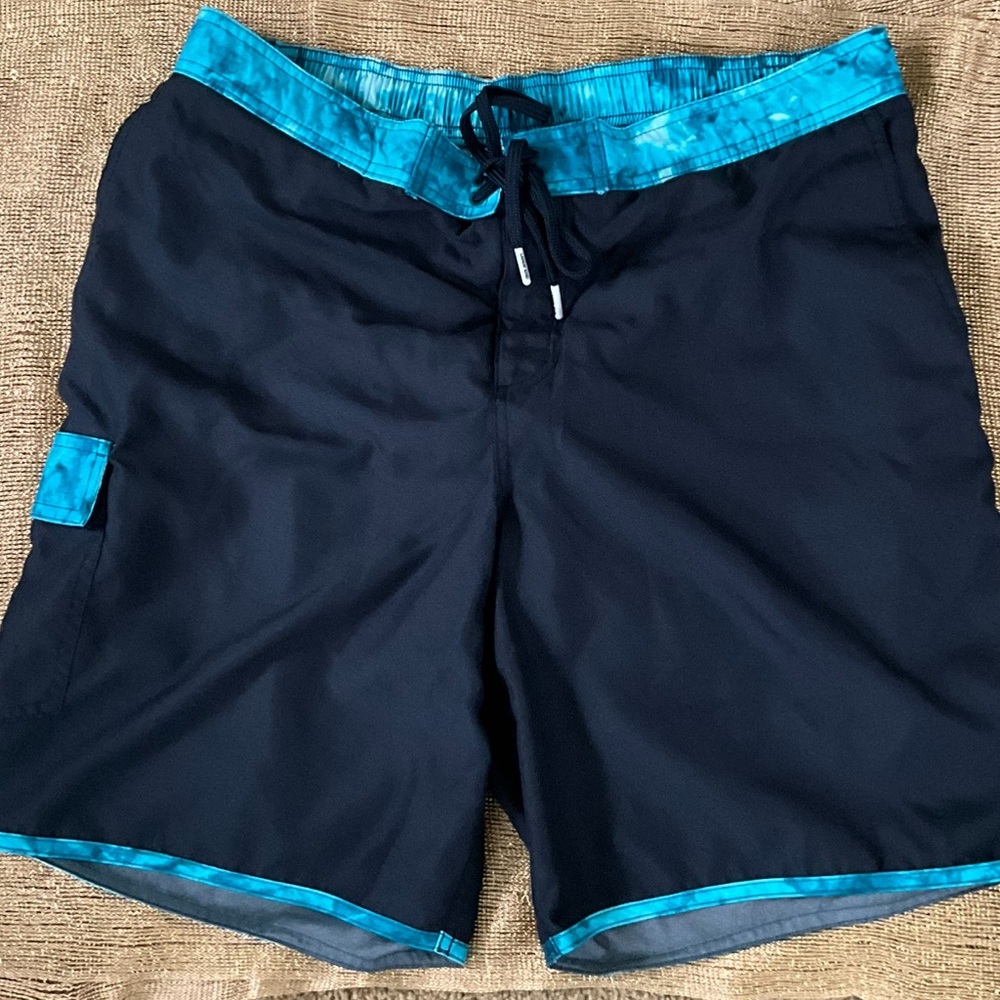 Men's Active 7" Swim Trunks Size L, slightly worn, Navy with Aqua trim